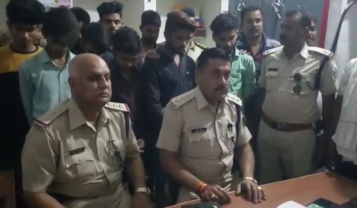 आईपीएल की हर बॉल पर खिला रहे थे सट्टा, 10 गिरफ्तार, लाखों का हिसाब किताब मिला