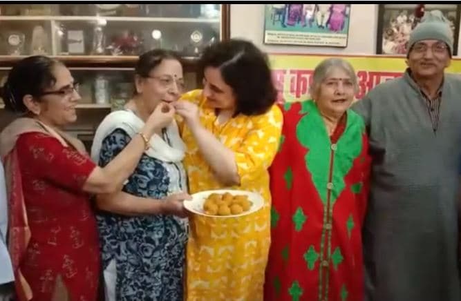 ग्वालियर: कश्मीरी परिवार बोले हमारे लिए आज आजादी का दिन, आपस में मिलकर बांटीं खुशियां