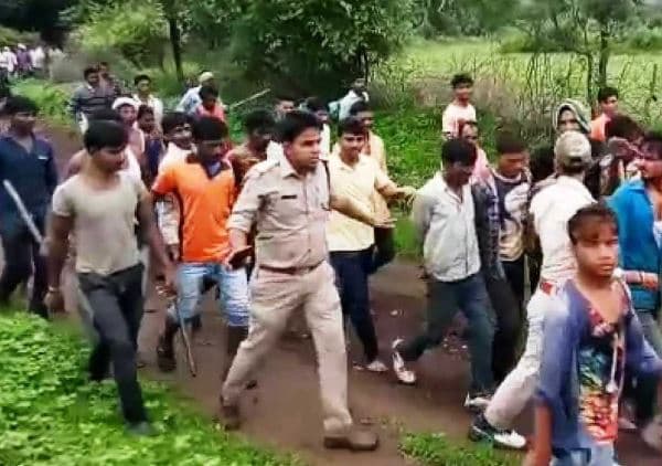 लकड़ी तस्करों ने वनकर्मियों और ग्रामीणों पर देशी कट्टे से किया हमला, 16 गिरफ्तार