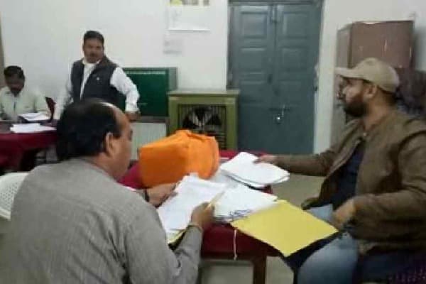 डामर घोटाला : PWD दफ्तर पहुंची EOW की टीम, अधिकारी-कर्मचारियों में मचा हड़कंप
