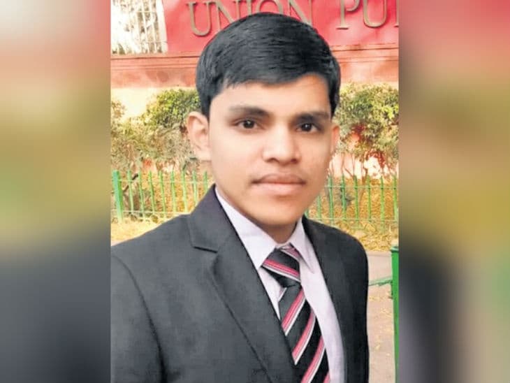 पेट्रोल पंप कर्मचारी का बेटा बना IAS, पढाई के लिए मां ने गिरवी रख दिए गहने