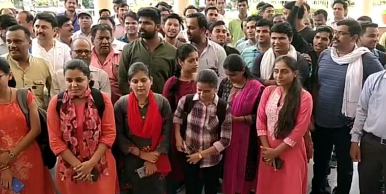 सरपंच पति पर कार्रवाई की मांग को लेकर पटवारी हुए एकजुट
