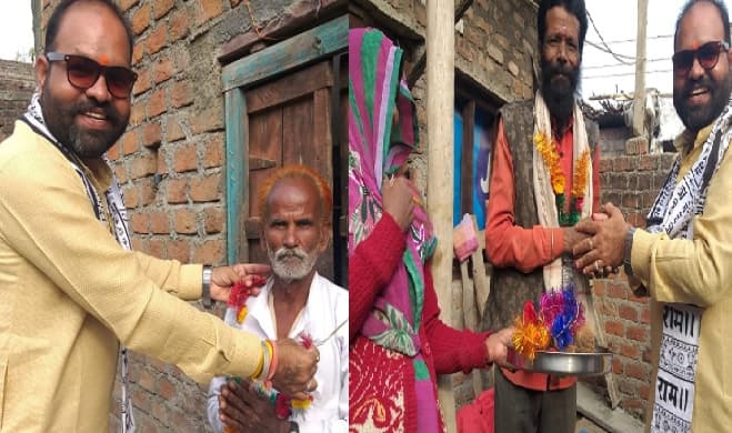 PM आवास योजना के तहत हितग्राहियों को मिली राशि, नपा अध्यक्ष ने हितग्राहियोंं को खिलाई मिठाई