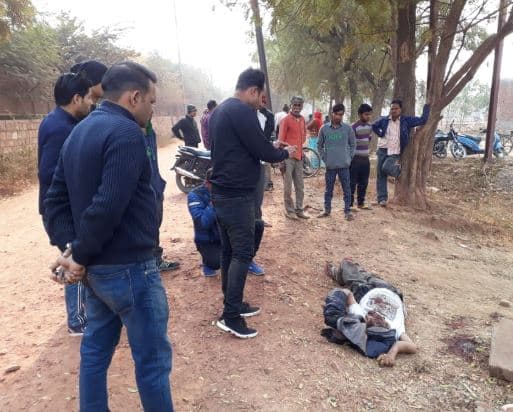 सिर पर पत्थर पटककर युवक की हत्या, नहीं हो सकी पहचान