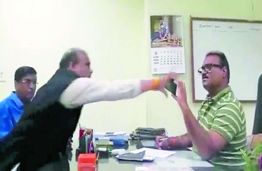 एसडीएम से विवाद के मामले में विधायक पति और समर्थकों पर मामला दर्ज