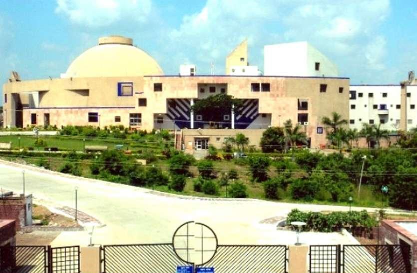 MP Budget Session: राज्यपाल के अभिभाषण के बाद विपक्ष का हंगामा, विधानसभा की कार्यवाही गुरूवार तक स्थगित, जानें आज सदन में क्या क्या हुआ