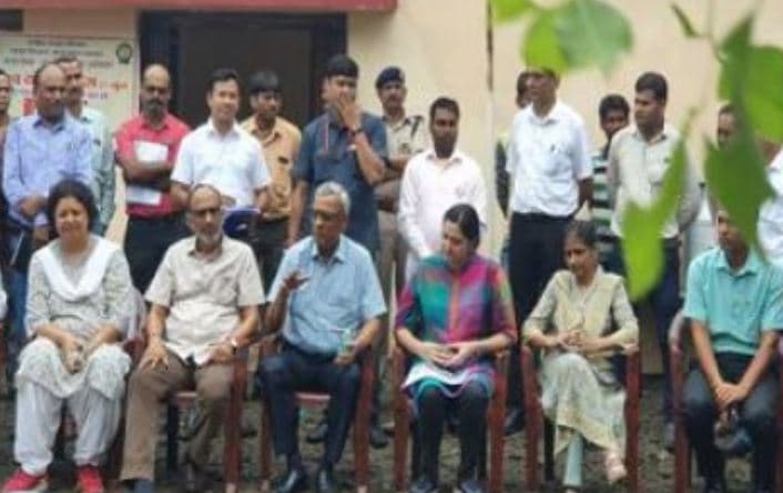 जनता के बीच समस्या जानने पहुंचे CS, अधिकारियों को दिए कड़े निर्देश, तय की काम की डेडलाइन