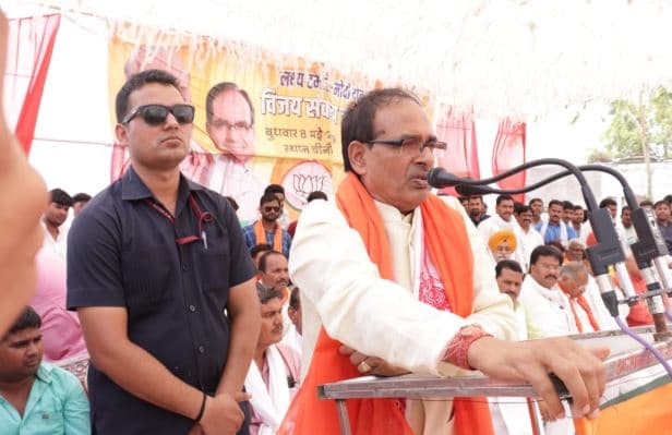 सरकार की वजह से अक्षय तृतीया पर इस बार बेटियों के हल्दी नहीं लगी : शिवराज