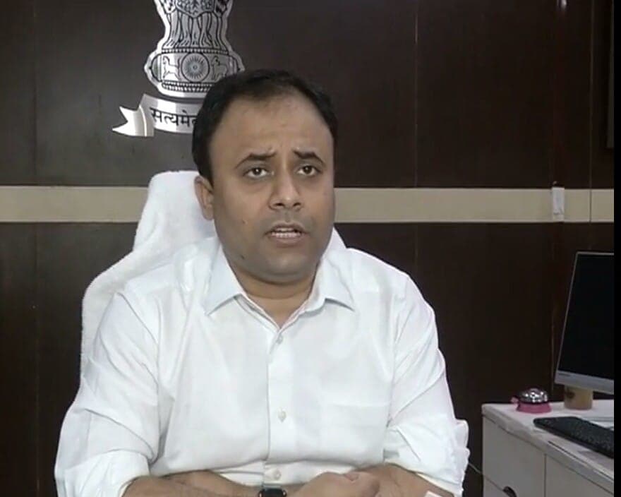 नामांतरण के लिए रिश्वत मांगने वाले दो भ्रष्ट पटवारी बर्खास्त, लोकायुक्त में दर्ज था मामला