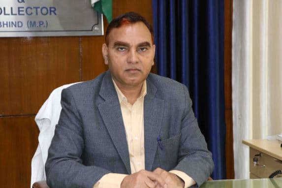 राजस्व वसूली का टारगेट अधूरा, कलेक्टर ने खुद के साथ रोका अफसरों का वेतन