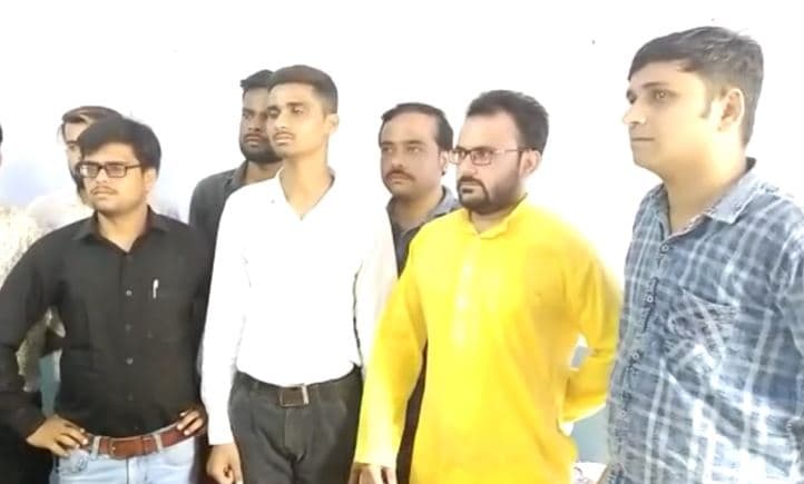 भारत बंद के आह्वान के बीच बाजार बंद करा रहे हत्या के आरोपी को पुलिस ने पकड़ा