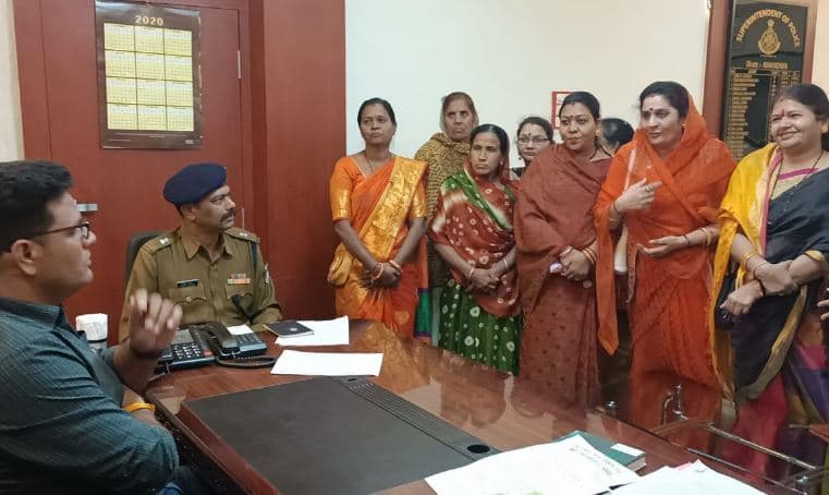भाजपा महिला मोर्चा ने एसपी से मुलाकात कर सौंपा ज्ञापन