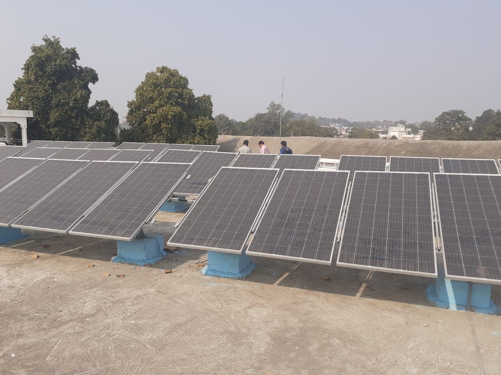 बिजली पैदा कर बेचने वाला प्रदेश का पहला विद्यालय बना मॉडल स्कूल