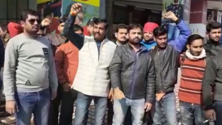 दीपिका की फिल्म ‘छपाक’ का ग्वालियर में हुआ विरोध, माफी मांगने की मांग