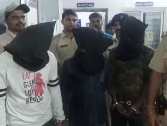 युवती के साथ फेसबुक फ्रेंड ने किया गैंगरेप, पुलिस ने किया गिरफ्तार