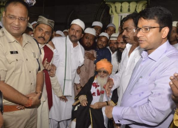 जबलपुर में दिखी सांप्रदायिक सौहार्द की मिसाल, हिंदु-मुस्लिम ने मिलकर मनाई ईद