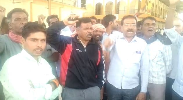 इंदौर : हम्मालों की हड़ताल जारी, बुरी तरह प्रभावित हुआ मंडी कारोबार