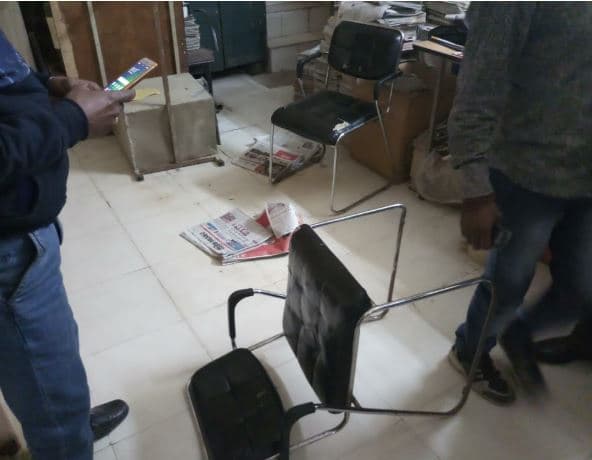 मीडियाकर्मियों से दफ्तर में घुसकर मारपीट, मामला दबाने में लगी पुलिस