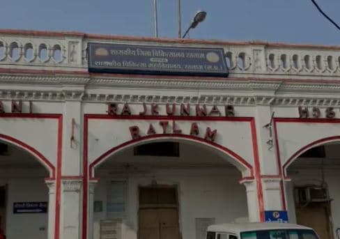 VIDEO: जिला अस्पताल में नहीं थम रहा चूहों का आतंक, मरीजों को पहुंचा रहे हानि