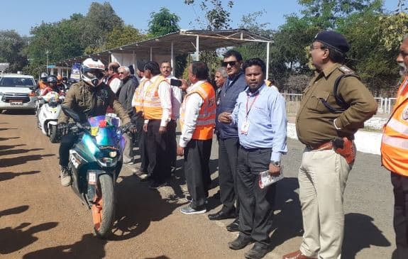 रैली निकालकर ट्रैफिक पुलिस करेगी लोगों को जागरुक, महापौर-विधायक ने दिखाई हरी झंडी
