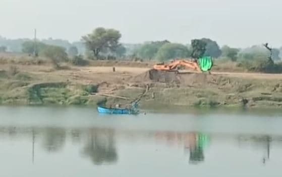 प्रशासन की नाक के नीचे चल रहा अवैध रेत का परिवहन, जिम्मेदार मौन