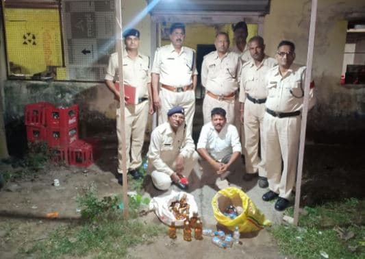 ओंकारेश्वर सहित ग्रामीण अंचलों में अवैध शराब पर आबकारी विभाग की बड़ी कार्रवाई