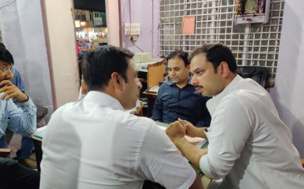 अफसरों पर भड़के विधायक, बोले-‘महाराज बाड़े को बाड़ा ही रहने दो तमाशा मत बनाओ’
