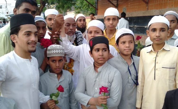 पवित्र हज यात्रा पर बुरहानपुर से 114 सदस्यों का दल रवाना
