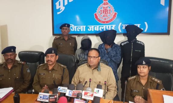 परिवार को बंधक बनाकर डकैती करने वाले बदमाश धराये