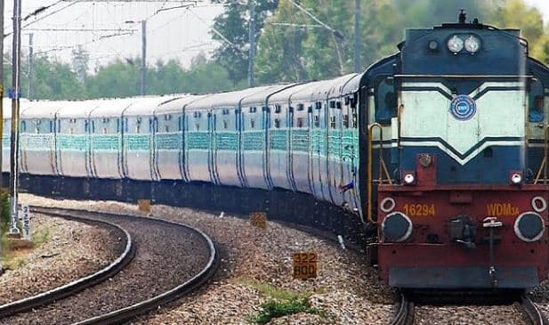 चौतरफा विरोध के बाद चलती ट्रैन में मसाज सर्विस का प्रस्ताव रद्द, ठेका निरस्त