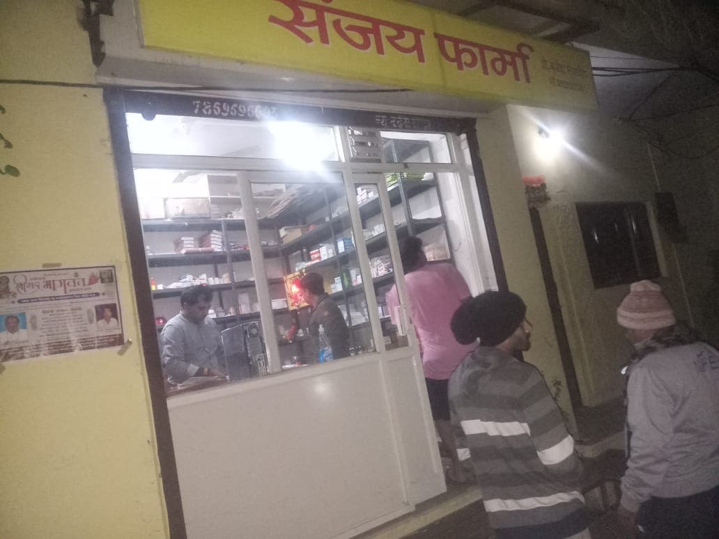 ड्रग माफिया कार्यवाही, आधी रात को प्रशासन ने जांच के लिए खुलवाई मेडिकल शॉप