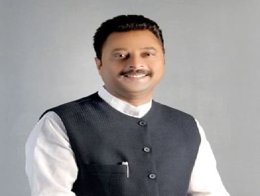 गांव वालों का गुस्सा देख जन संपर्क छोड़ भागे भाजपा प्रत्याशी, विरोध में लगे नारे