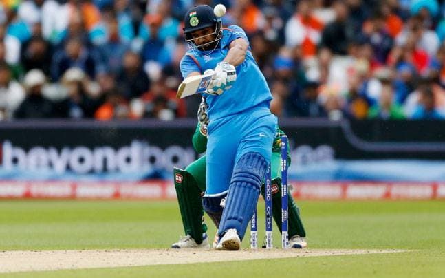 IND-PAK LIVE: भारत की धमाकेदार शुरुआत, चौका लगाकर रोहित ने जमाया अर्धशतक
