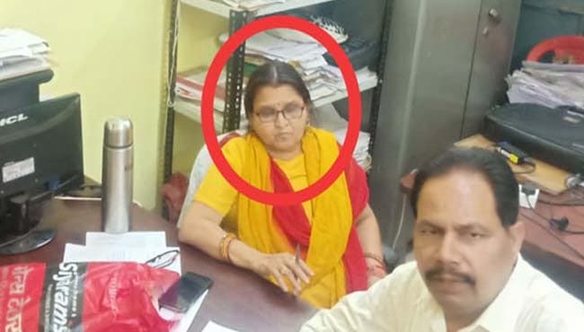 लोकायुक्त का शिकंजा, पंचायत इंस्पेक्टर रिश्वत लेते रंगेहाथों गिरफ्तार