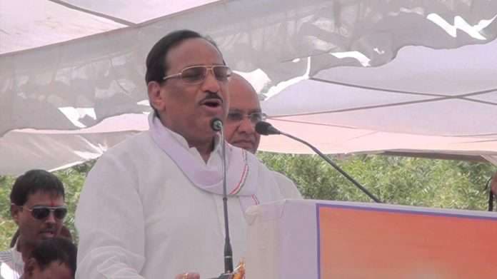 प्रचार करने गए भूरिया को ग्रामीणों ने सुनाई जमकर खरी-खोटी, कार्यकर्ता बोले-30 हजार वोट से हारोगे