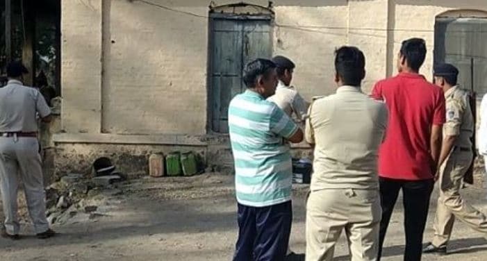 प्रधान आरक्षक ने सर्विस रिवॉल्वर से खुद को गोली मारकर की खुदकुशी, पुलिस जांच में जुटी