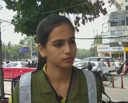 MP में ये लड़की एक मुस्कुराहट से लोगो के माइंड सेट बदल रही