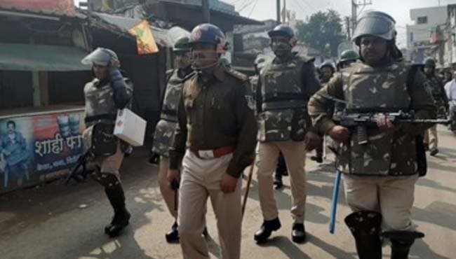 खंडवा में CAA और NRC के विरोध में प्रदर्शन, पुलिस पर पथराव