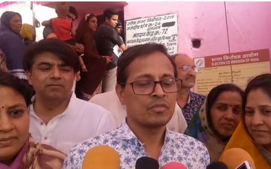 अंतिम संस्कार से पहले परिवार ने किया मतदान, पिता की मृत्यु के बाद बेटे ने डाला वोट