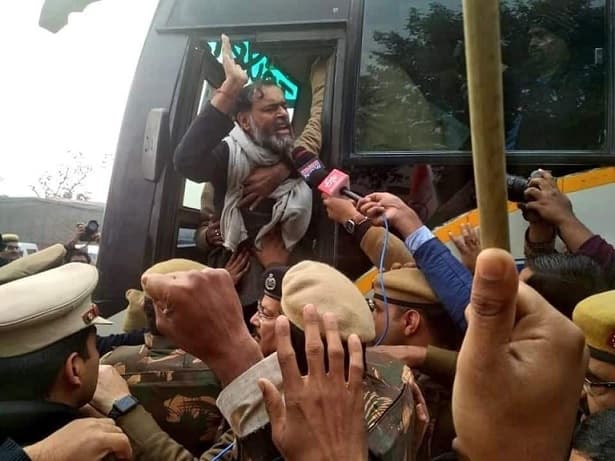 दिल्ली में CAA के विरोध में इंटरनेट-कॉलिंग पर रोक, 18 मेट्रो स्टेशन बंद, कई गिरफ्तार