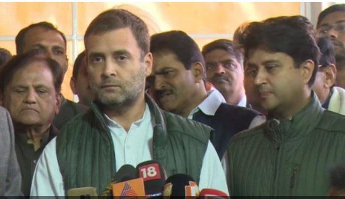 जब सिंधिया ने राहुल को बताया ‘मीडिया के सामने क्या बोलना है’, देखे वीडियो