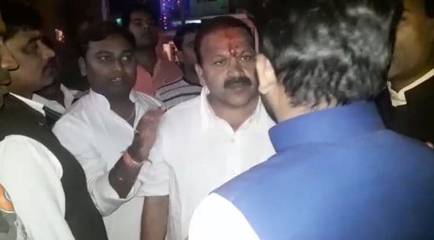 VIDEO: विरोध का शिकार हुए बीजेपी प्रत्याशी सिकरवार, लोगों ने सुनाई खरी-खरी
