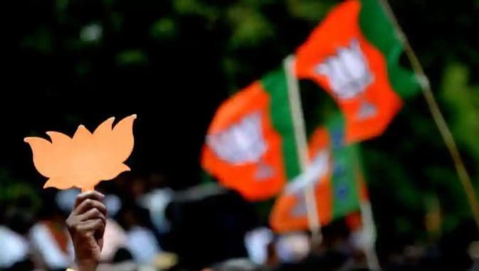 यहां बीजेपी प्रत्याशी की बढ़ी मुश्किलें, नाराज पूर्व विधायकों ने निर्दलीय भरा पर्चा
