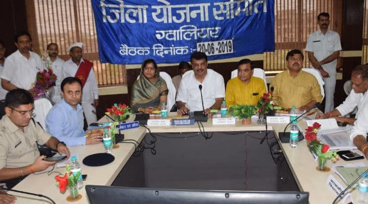 गंदे पानी पर अफसरों के गोलमोल जवाब से भड़के मंत्री कहा “मैं बैठक से चला जाऊंगा”