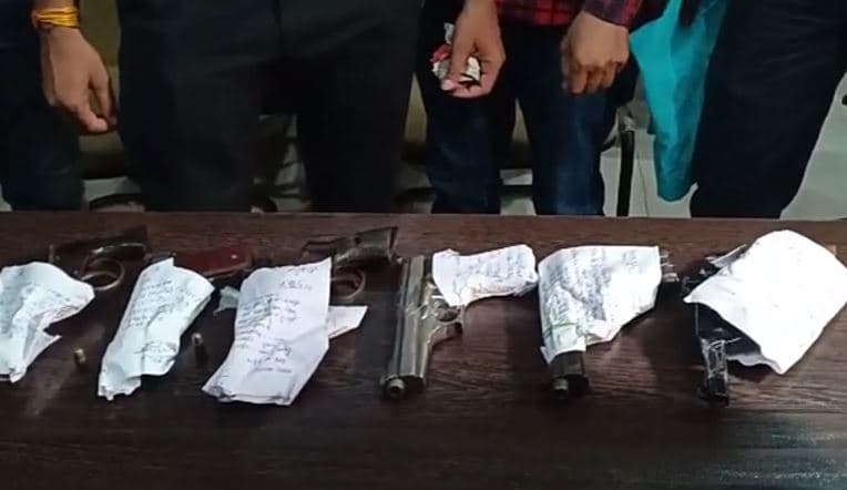 हथियारों के दम पर रंगदारी करने वाली गैंग धराई