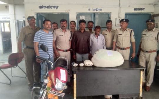 पुलिस को मिली बड़ी सफलता, 23 किलो गांजा सहित मोटरसाइकिल जब्त