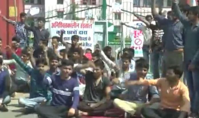 11 दिनों से आंदोलन कर रहे कृषि छात्रों ने की कॉलेज की तालाबंदी, एक छात्र की तबियत बिगड़ी