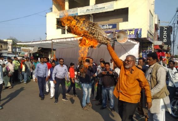 हत्याओं के विरोध में भाजपा ने किया कांग्रेस सरकार का पुतला दहन