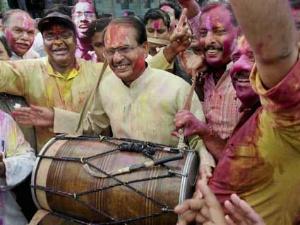 इन पूर्व सीएम ने नहीं मनाई होली, बंगले पर रहा सन्नाटा, शिवराज के घर लगी ये सूचना