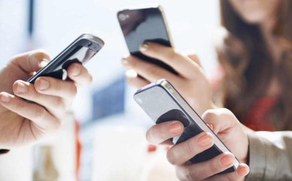 कॉलेज स्टूडेंट्स नहीं हो पाएंगे ‘SMART’, बजट के अभाव में नहीं मिलेगा PHONE